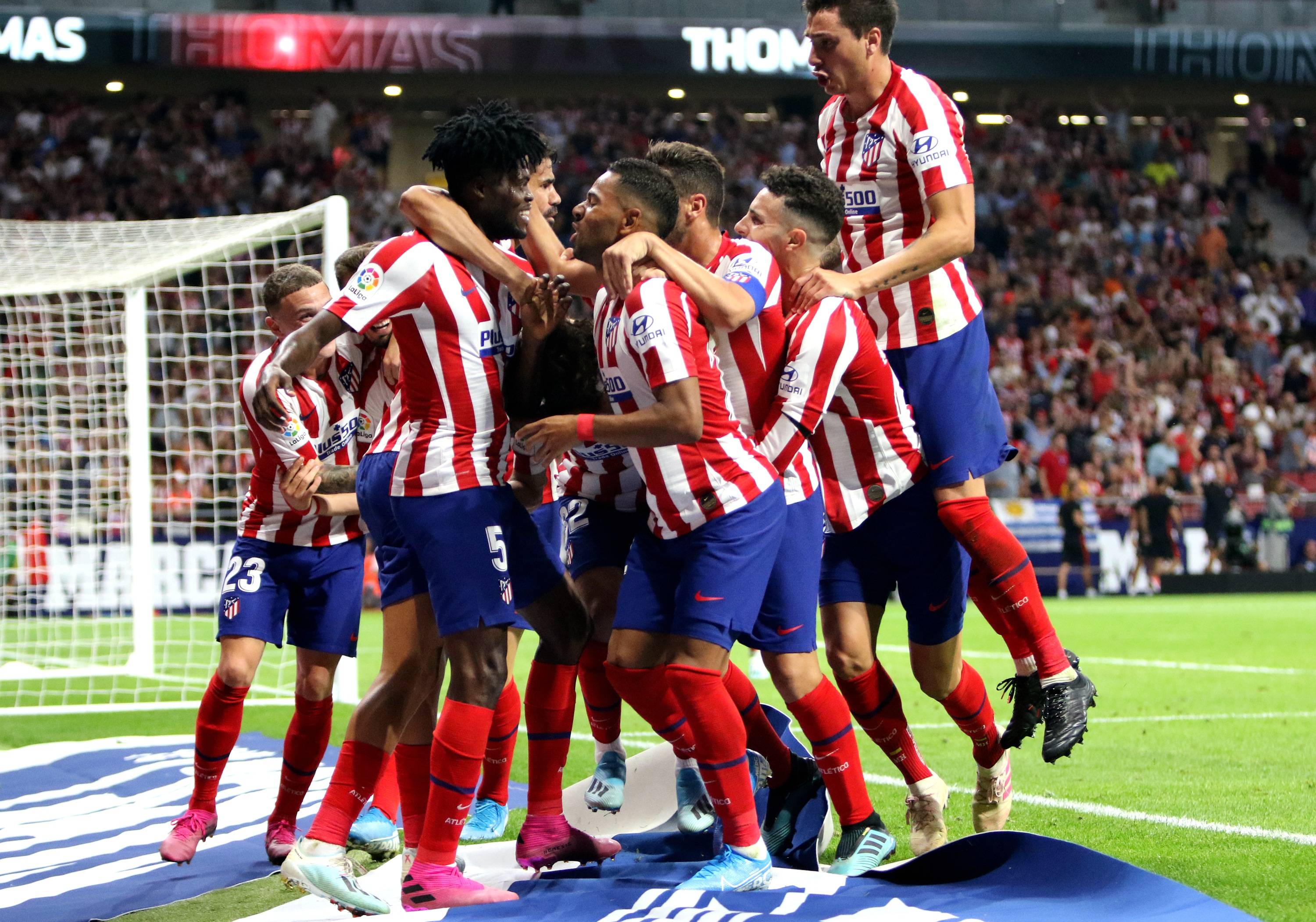 西甲赛程吃紧，瓦伦西亚今夜篮板制胜，震撼外界，更衣室氛围转暖的简单介绍